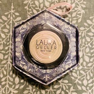 Laura Geller Swirl Illuminator in Diamond Dust